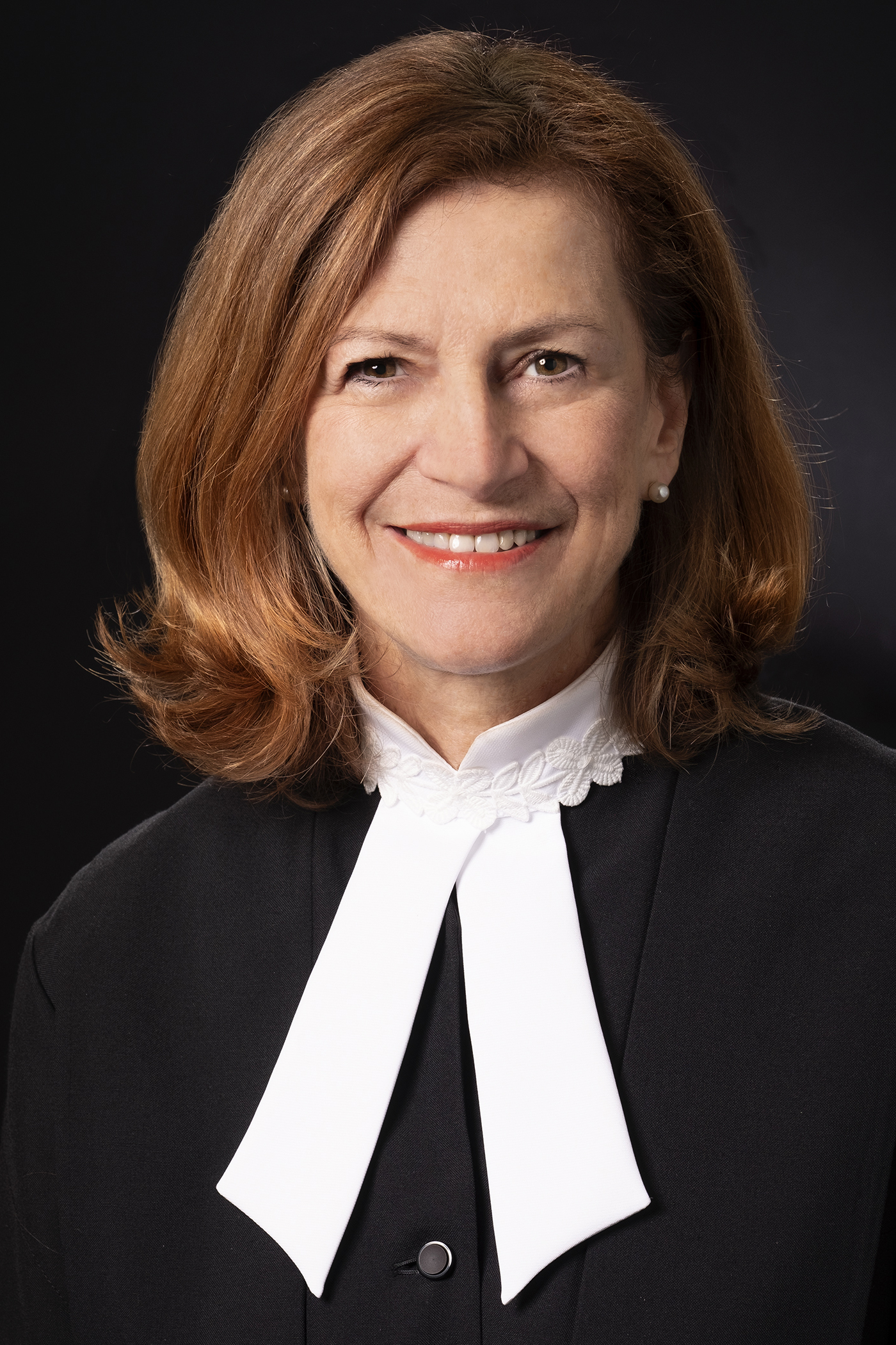 [Translate to Anglais:] L'honorable Julie Dutil